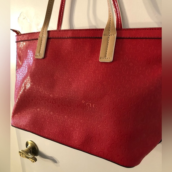 Guess Frosted Pink Bag with Flower Lock Heart Charm - Picture 6 of 7